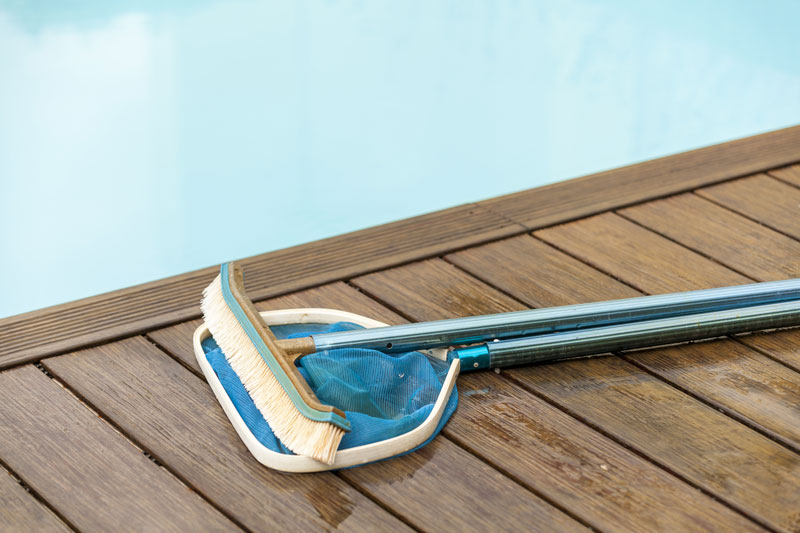 Clean Your Pool Well with These Tips to Help You Choose a Brush